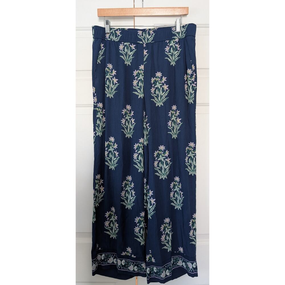 Talbots Wide Crop Pull On Pants in Leafy Floral